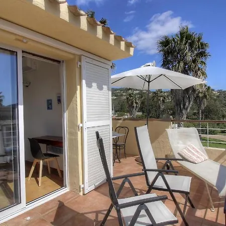 2 Pieces Pied Dans L'eau Bed and Breakfast