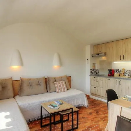 2 Pieces Pied Dans L'eau Bed and Breakfast